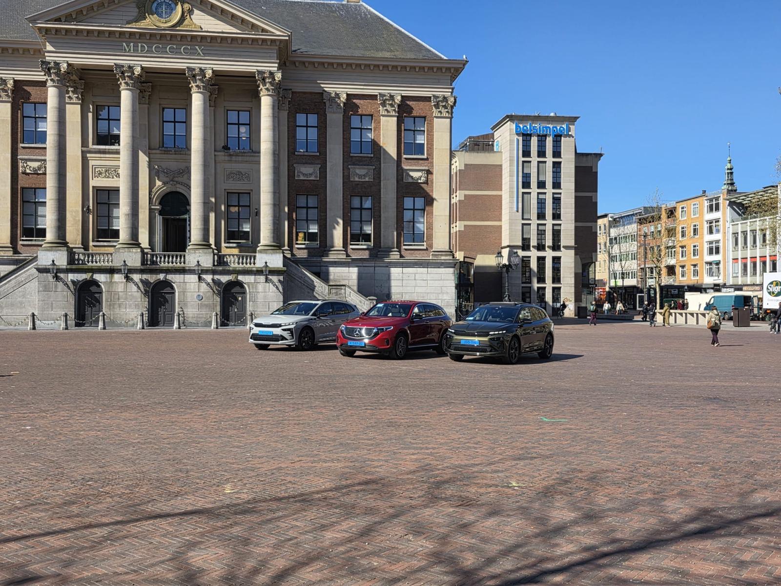 Elektrische taxi's op de Grote Markt in Groningen